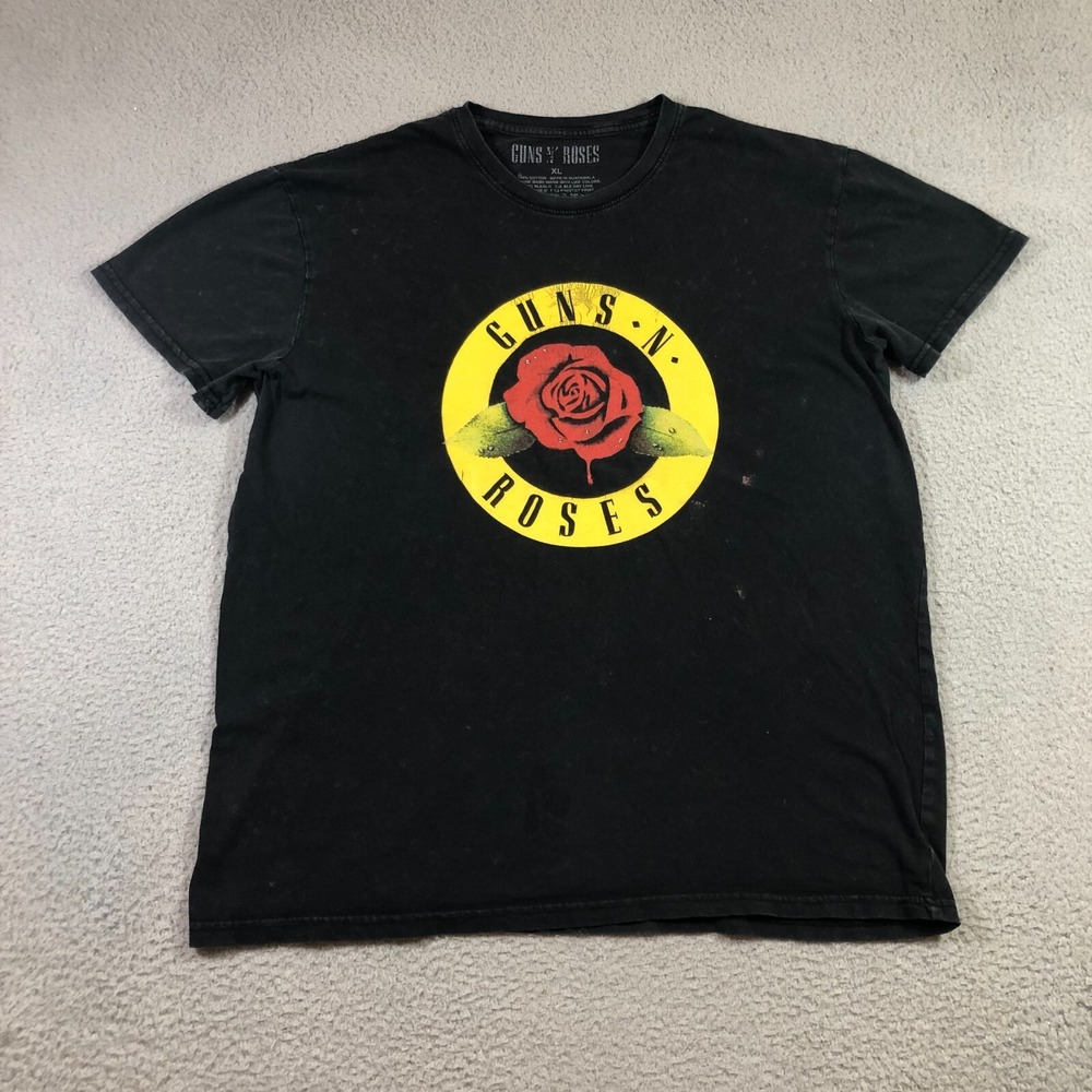 Guns and roses T Shirt Mens XL faded black spots all over
